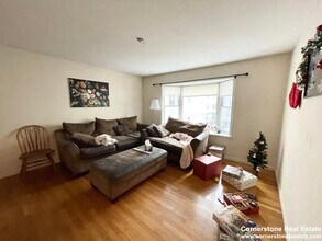 62 Hillside St, Unit 1 in Boston, MA - Foto de edificio - Building Photo