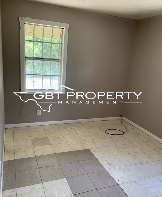 property at 516 W Ave B