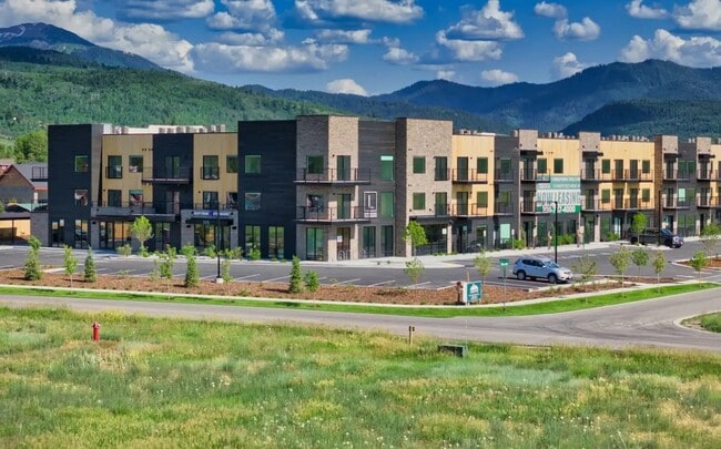 375 Larkspur Ave in Victor, ID - Building Photo - Building Photo