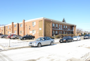 Chestnut Apartments in Franklin Park, IL - Foto de edificio - Building Photo