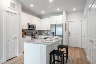 Broadstone Baybrook in Webster, TX - Building Photo