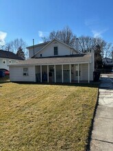 303 S Summit St in Bowling Green, OH - Foto de edificio - Building Photo