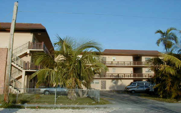 114 NW 2nd Ave in Homestead, FL - Building Photo - Building Photo