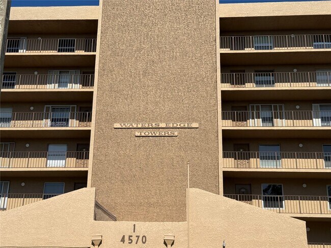 4570 NW 18th Ave in Pompano Beach, FL - Building Photo - Building Photo