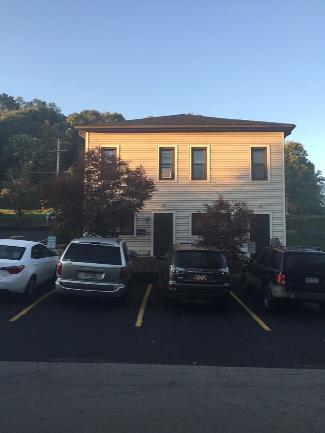 955 Border Ave, Unit 202