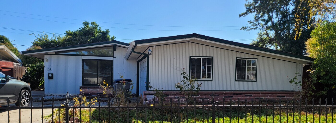 728 Lakebird Dr in Sunnyvale, CA - Foto de edificio