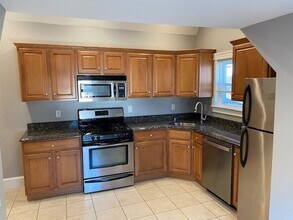 32 Howard St, Unit #2 in Melrose, MA - Building Photo - Building Photo