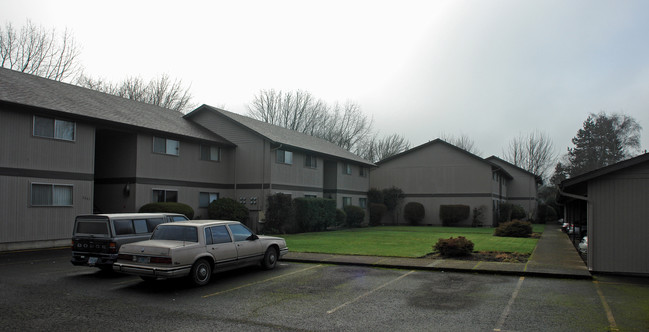 Cal Young Apartments in Eugene, OR - Building Photo - Building Photo