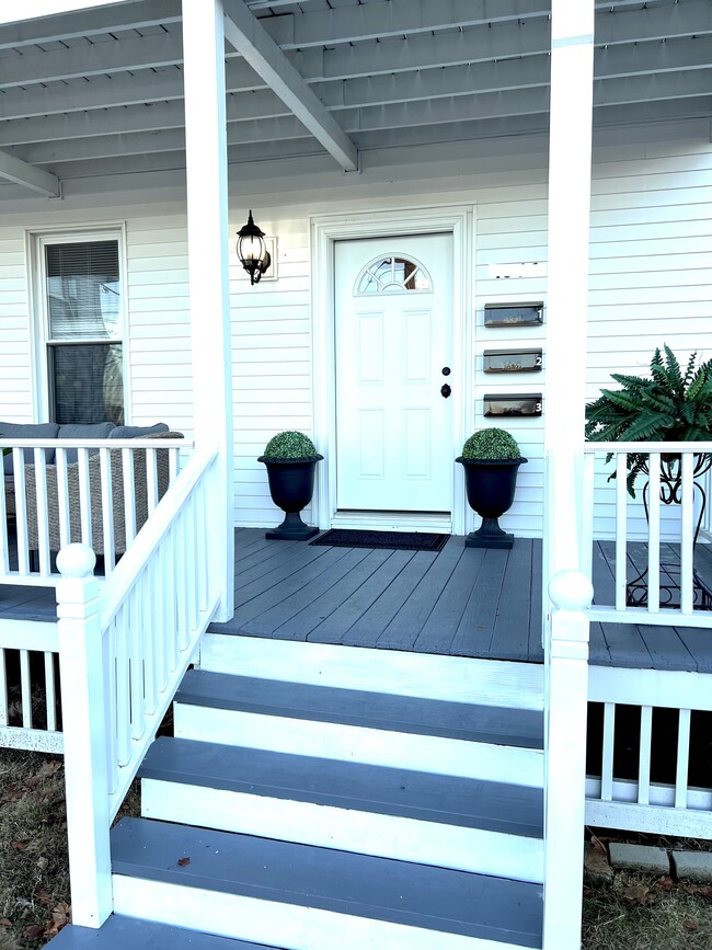 1066 Forest Ave, Unit First Floor