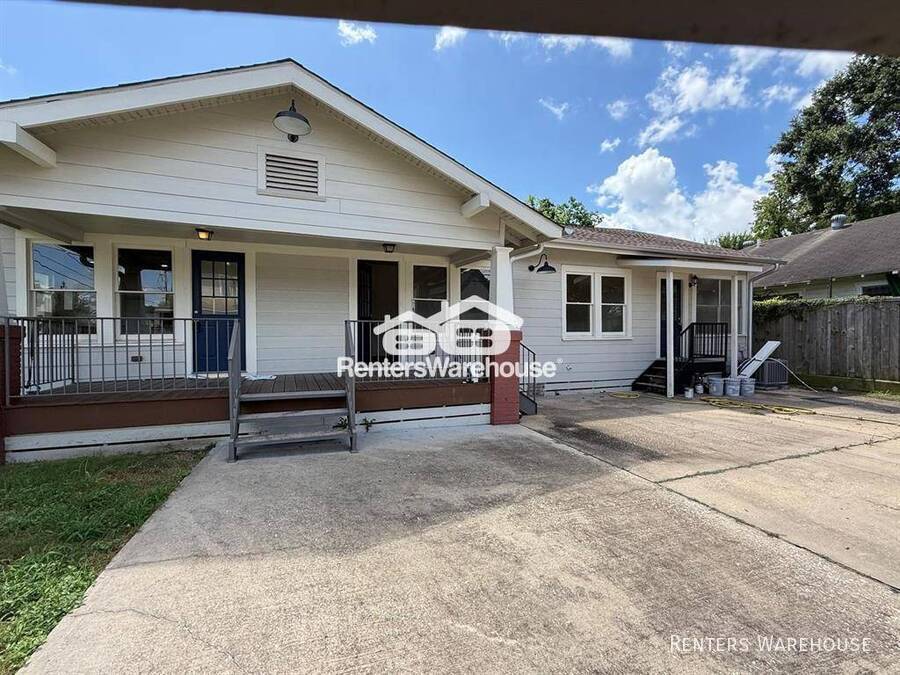 201 Drennan St in Houston, TX - Building Photo