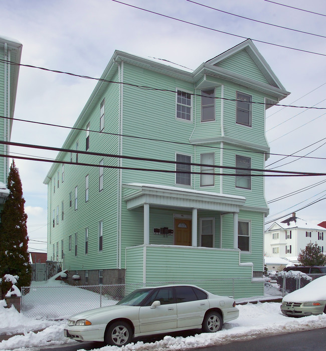 99 16th St in Fall River, MA - Foto de edificio - Building Photo