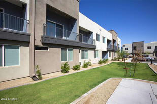 9700 S Central Ave in Phoenix, AZ - Building Photo
