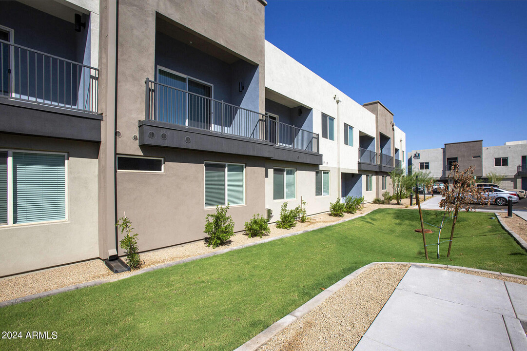9700 S Central Ave in Phoenix, AZ - Building Photo