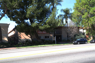 Chatsworth Place in Chatsworth, CA - Foto de edificio - Building Photo