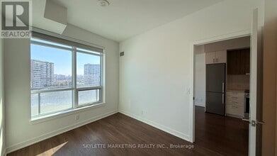 30 Upper Mall Wy in Vaughan, ON - Building Photo - Building Photo