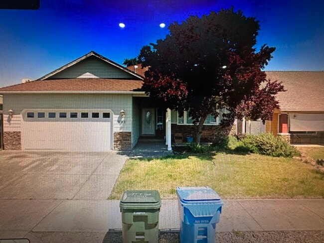 992 Heather Way in Eagle Point, OR - Building Photo - Building Photo