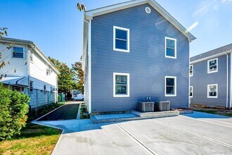 207 Nassau Blvd in Garden City, NY - Foto de edificio - Building Photo