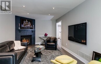 1255 Heritage Way in Oakville, ON - Building Photo - Building Photo