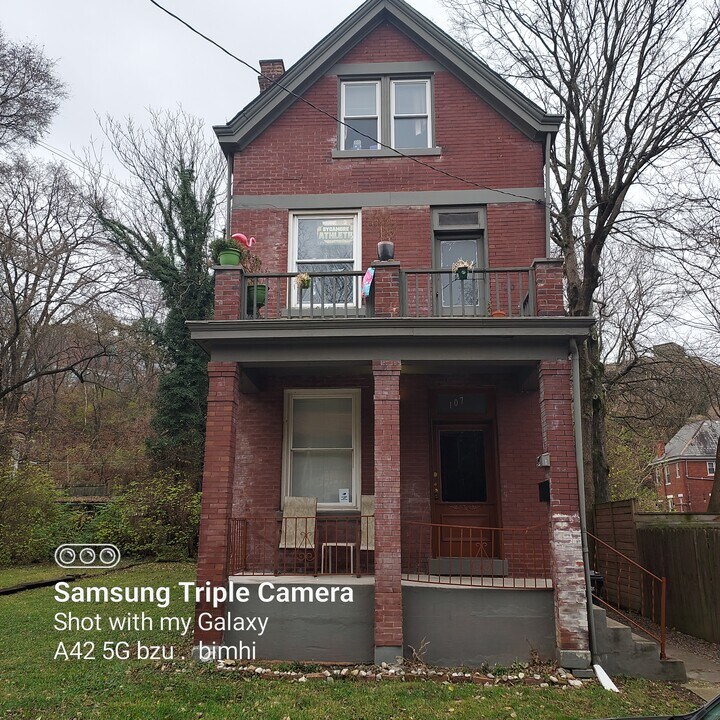 107 Valencia St, Unit 107 Valencia Apt 1 in Cincinnati, OH - Foto de edificio