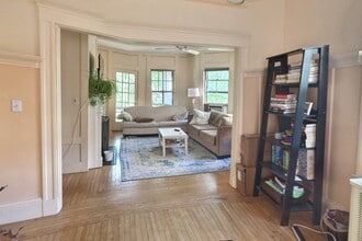 222 Rawson Rd in Brookline, MA - Foto de edificio - Building Photo