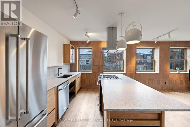 663 Greenwood Ave in Toronto, ON - Building Photo - Building Photo