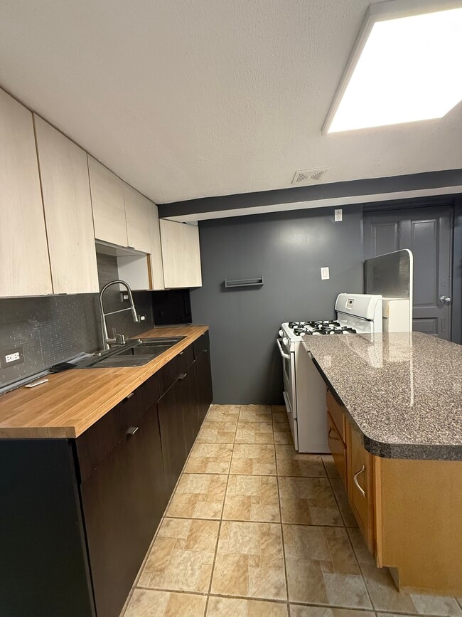 3318 W Pierce Ave, Unit G in Chicago, IL - Foto de edificio - Building Photo