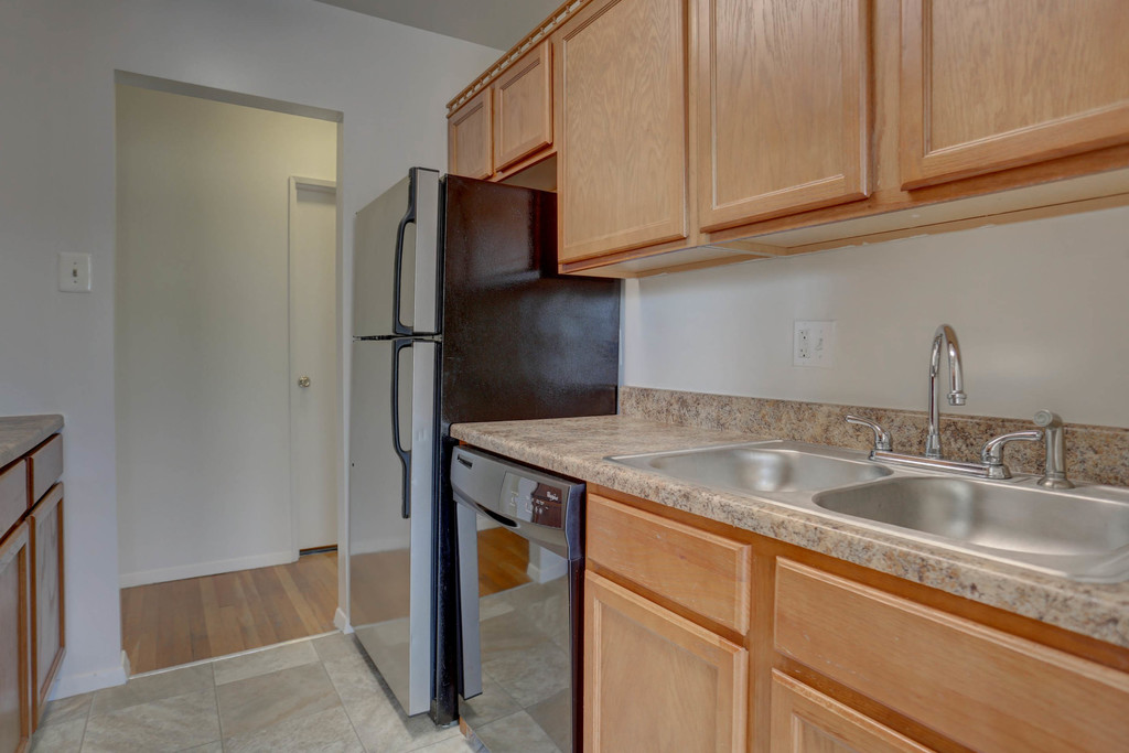 Barrcrest Manor Apartments in Lancaster, PA | ApartmentHomeLiving.com