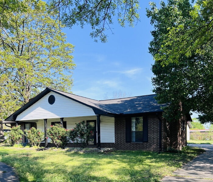 301 White Hall Ave in White Hall, AR - Building Photo