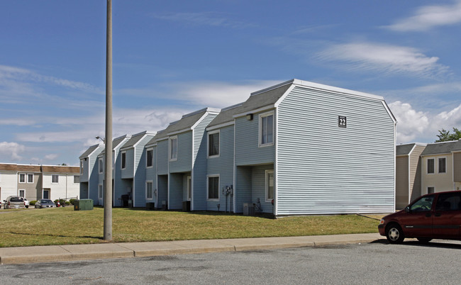 Newport Harbour Apartments in Newport News, VA - Foto de edificio - Building Photo