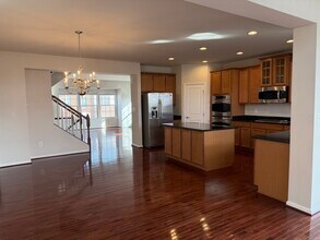 45903 Peach Oak Terrace in Sterling, VA - Foto de edificio - Building Photo