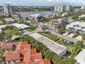 1006 Casuarina Rd in Delray Beach, FL - Building Photo - Building Photo