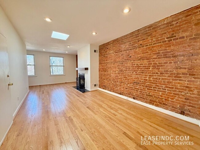 1239 C St SE in Washington, DC - Building Photo - Building Photo