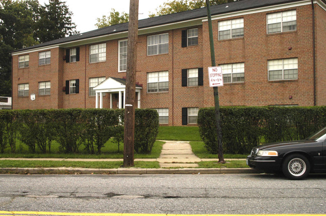 Groveland House Apartments in Baltimore, MD - Foto de edificio - Building Photo