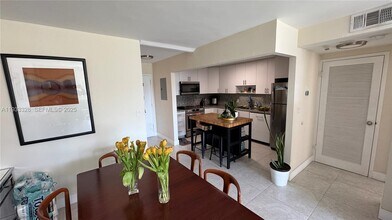 150 SE 25th Rd, Unit 5 in Miami, FL - Building Photo - Building Photo