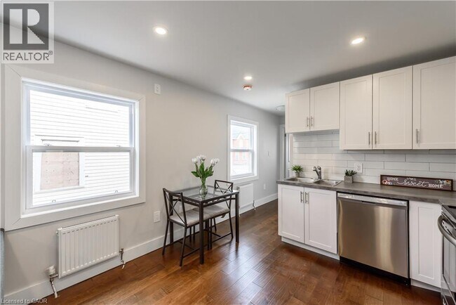 35 Niagara St in St Catharines, ON - Building Photo - Building Photo