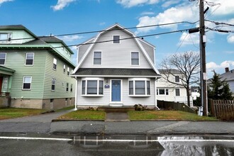 8 Castle Rd in Nahant, MA - Building Photo - Building Photo