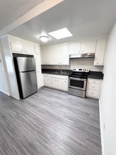 428 Hayworth Ave, Unit 305 in Los Angeles, CA - Building Photo - Building Photo