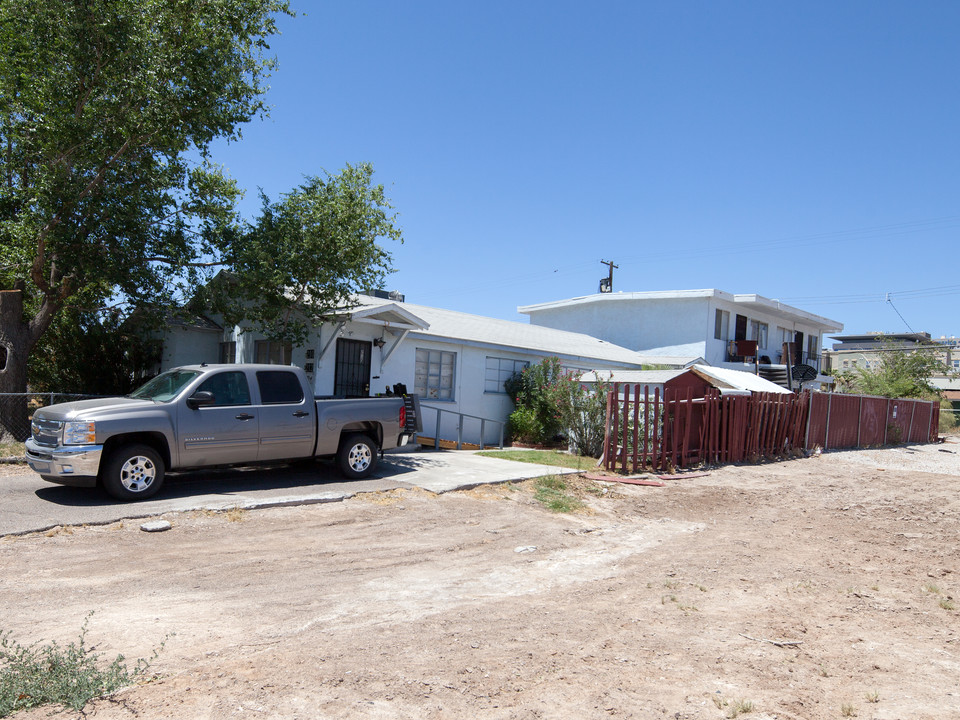 210 S 10th St in Las Vegas, NV - Building Photo