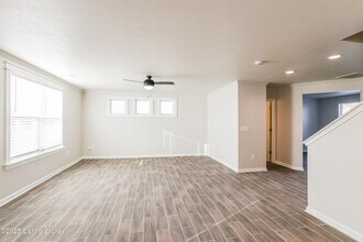 6797 Brittany Oak Dr in Louisville, KY - Building Photo - Building Photo