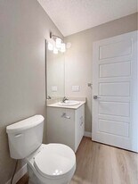 20724-20742 42 Avenue NW in Edmonton, AB - Building Photo