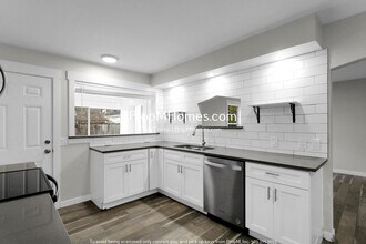 7307 SE 76th Ave in Portland, OR - Building Photo - Building Photo