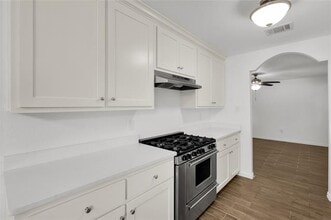 625 NW Newton Dr in Burleson, TX - Building Photo - Building Photo