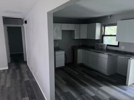 605 E Maple St in Harrisburg, SD - Building Photo