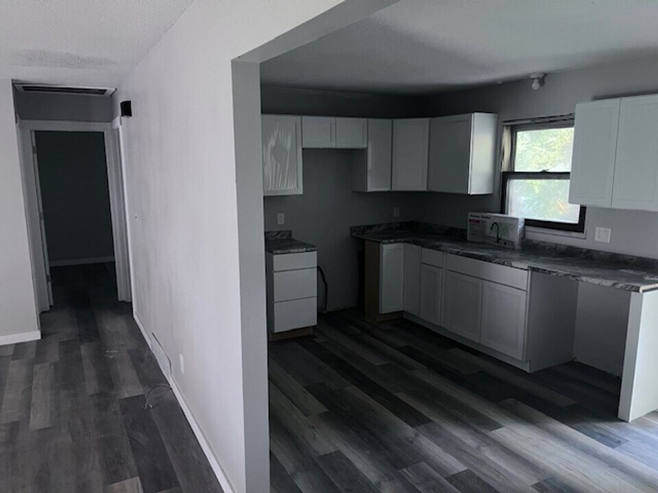 605 E Maple St in Harrisburg, SD - Building Photo