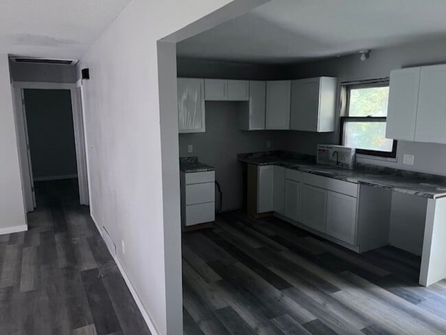 property at 605 E Maple St