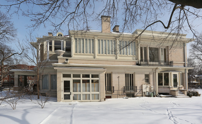 Pleasant Home in Oak Park, IL - Building Photo - Building Photo