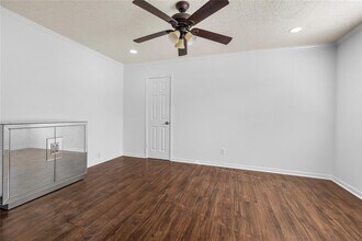 6440 Bayou Glen Rd in Houston, TX - Building Photo - Building Photo
