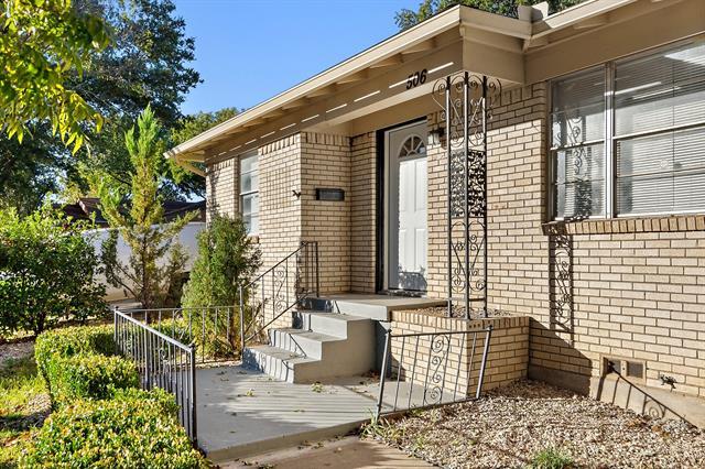 506 Vine St in Euless, TX - Building Photo