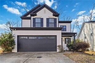 5675 Falls Landing Dr in Cumming, GA - Building Photo