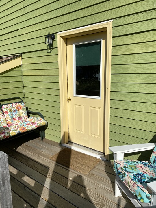 16 Locke St, Unit Cute Cottagey Studio in Saco, ME - Building Photo